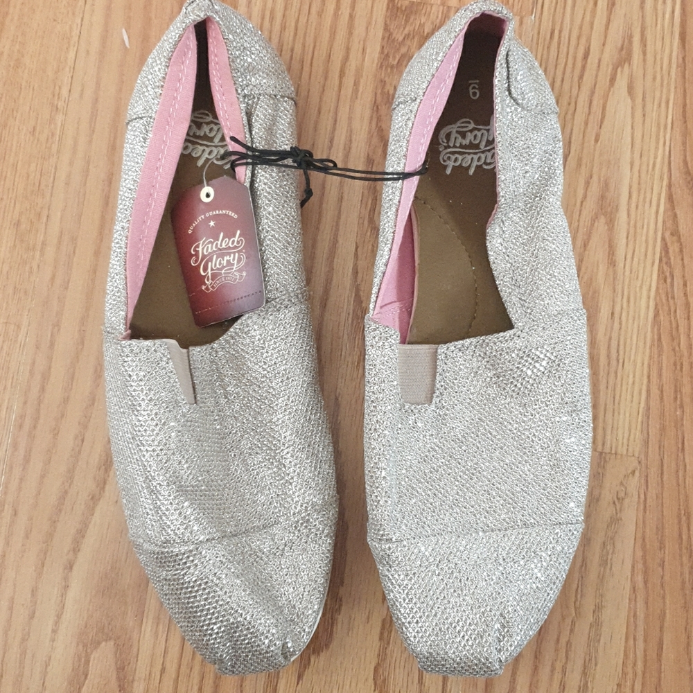 Womens casual shoes size 9 shine